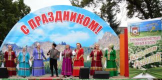 Ансамбль русской песни «Медуница» принял участие в межрегиональном фестивале казачьей культуры в селе Ермаковское Ансамбль Медуница