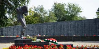 День памяти и скорби российских немцев Хакасия отметила митингом у Мемориала жертвам политических репрессий